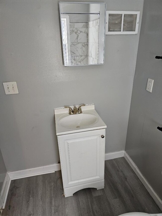 Photo - 5056 Bewick St