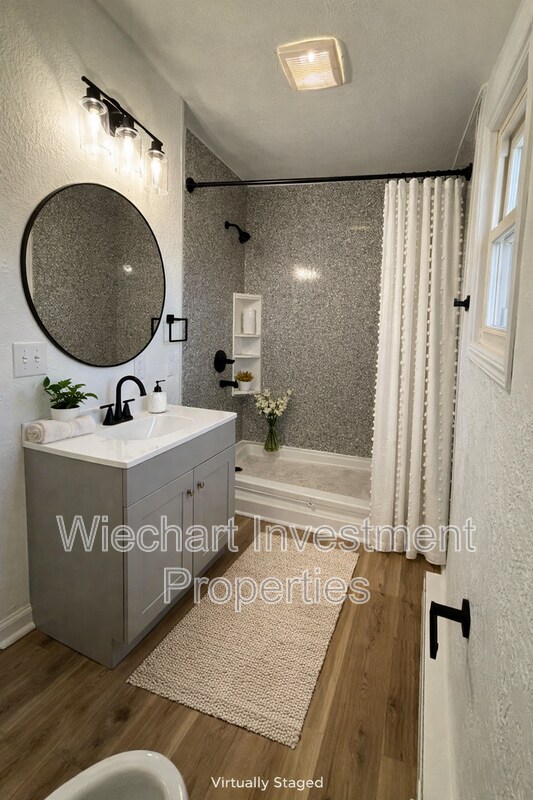 Photo - 867 W Spring St