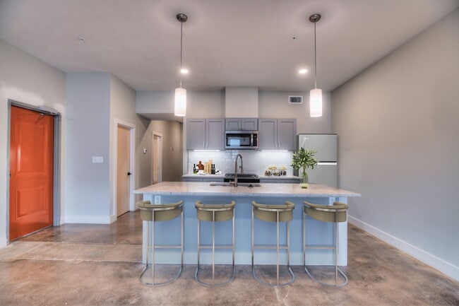 Building Photo - 210 W Peden Alley Unit 125