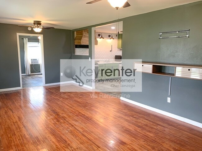 Photo - 827 Woodmore Ln