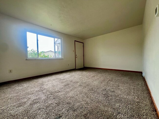 Photo - Outstanding Two Bedroom in Cheswick! Central A/C, Off-Street Parking & More!! Call Today!