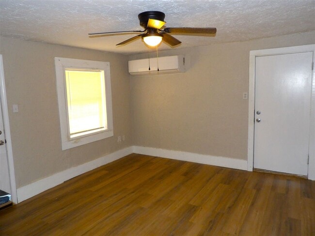 Photo - 316 NW Columbia Ave