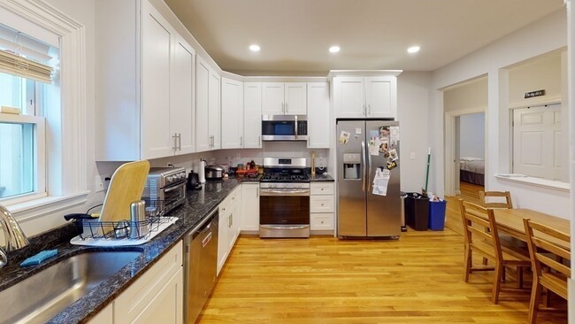 Building Photo - 1431 Cambridge St Unit #1 Rental