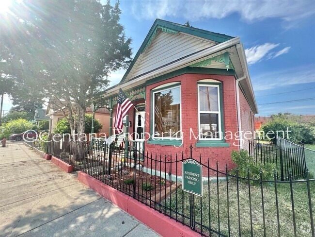 Building Photo - Historic home centrally located and beauti...