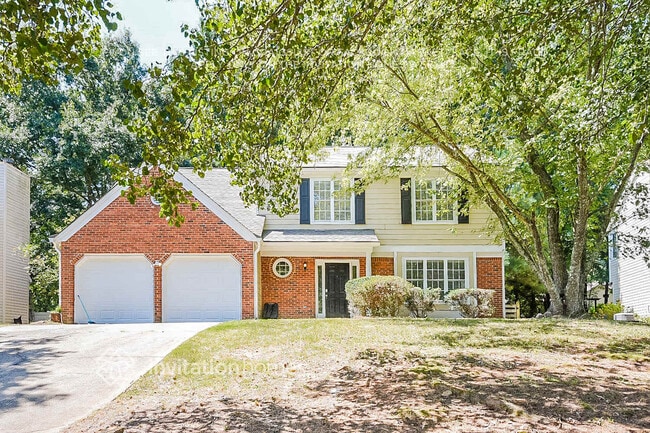 Building Photo - 2640 Woodside Dr