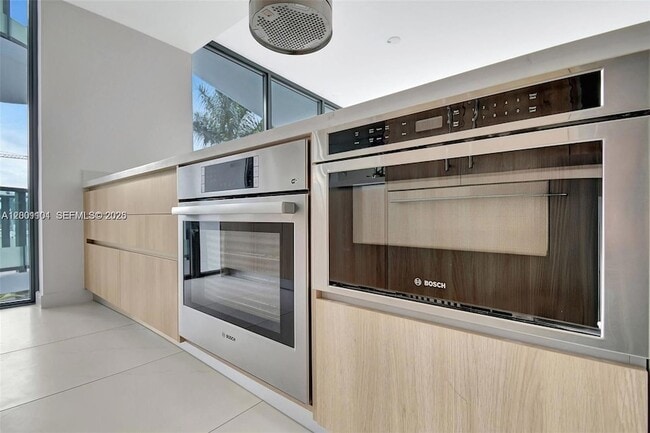 Photo - 9901 W Bay Harbor Dr Unit 401