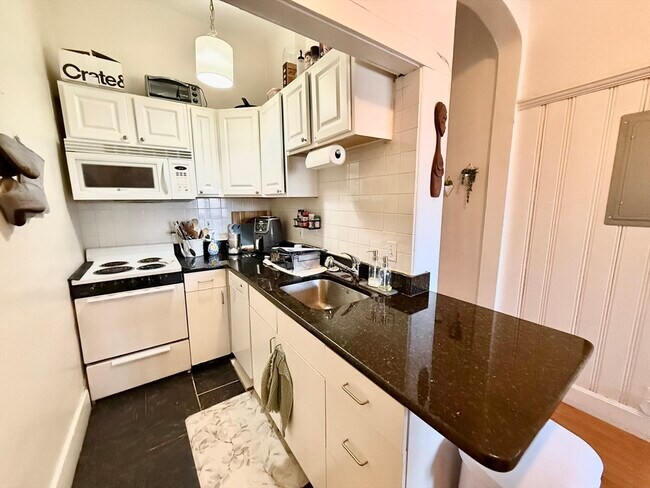 Photo - 140 Beacon St Unit 3