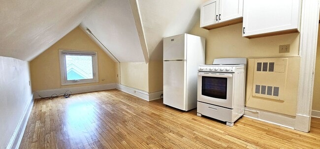 Building Photo - 234 Pearl St Unit APT 11