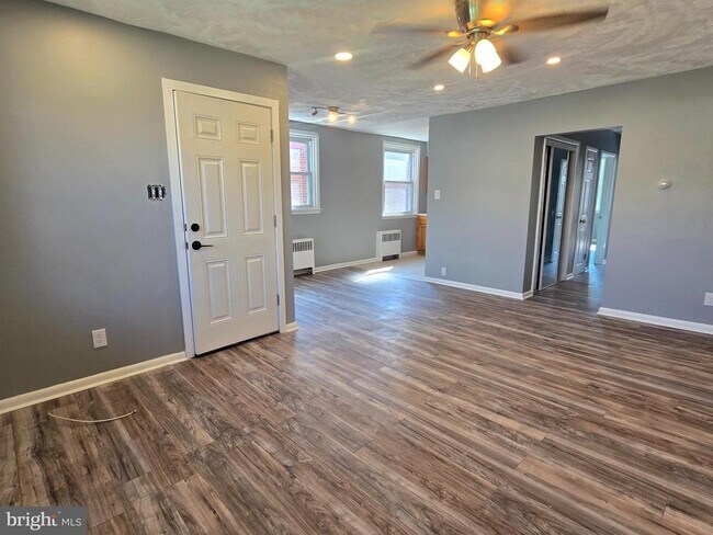 Photo - 934 Durard St