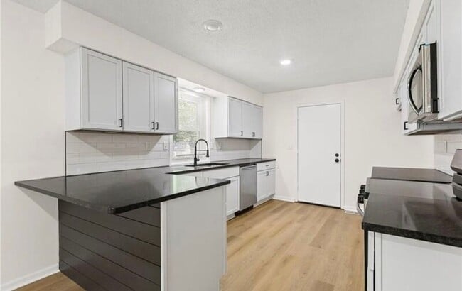 Photo - 602 SE Brentwood Dr