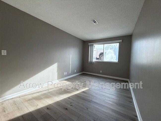 Photo - 1119 E St Unidad 12