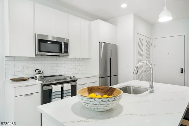 Building Photo - 803 South Ave Unit 207 Rental