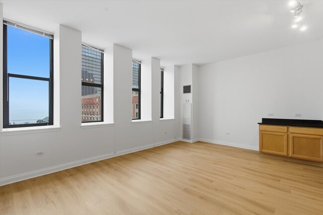 Photo - 8 W Monroe St Unit 2005