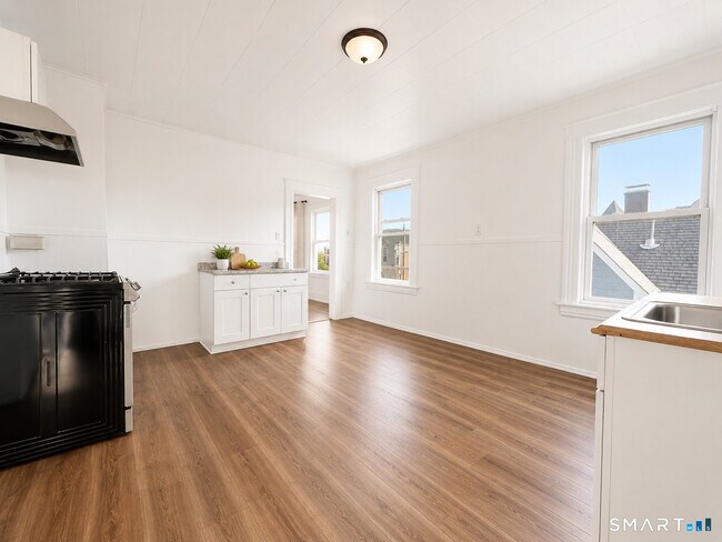 Photo - 545 Huntington Rd