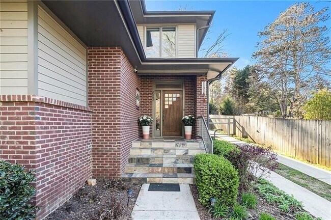 Photo - 623 Ansley St