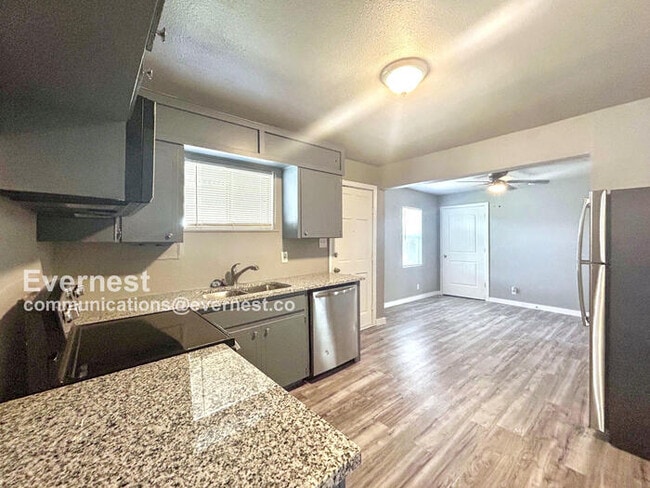 Photo - 1607 El Paso St