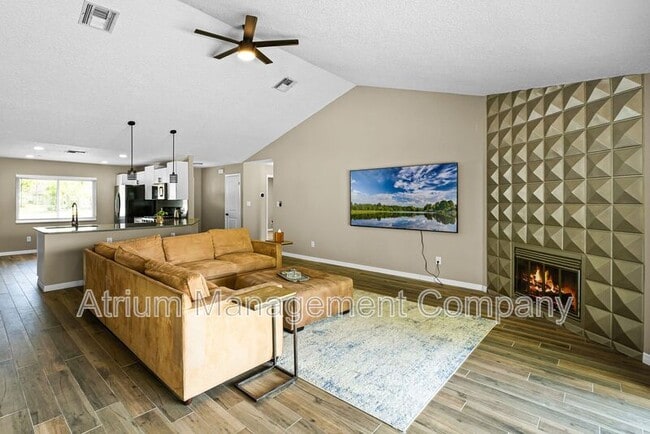 Photo - 485 Lakeshore Dr