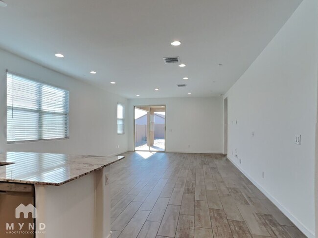 Photo - 19353 W Elm St