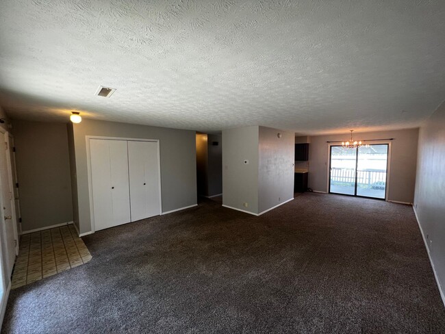 100-102 W Charter Dr - 100-102 W Charter Dr Apartment Unit 102