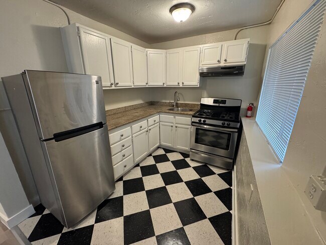 Building Photo - 2156 Market St Unit D