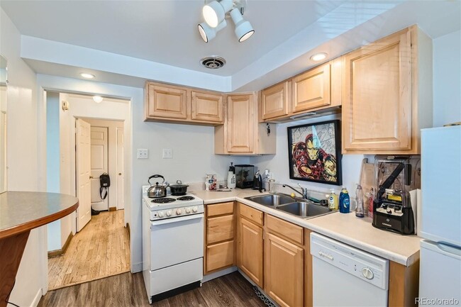 Photo - 1524 Jasmine St Apartments Unit 4