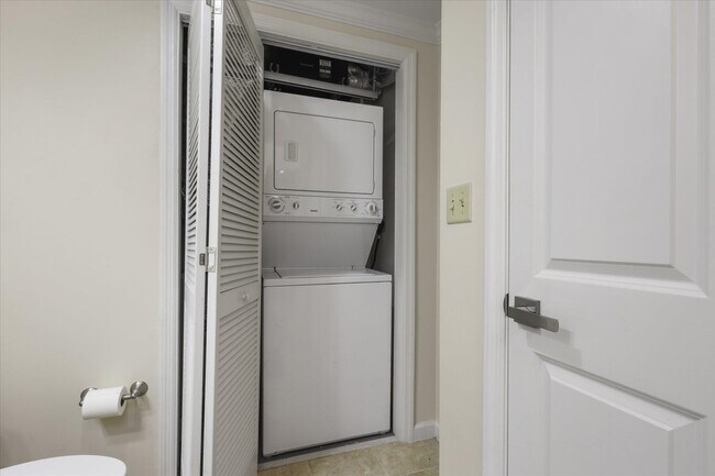 Photo - 121 N Monroe St