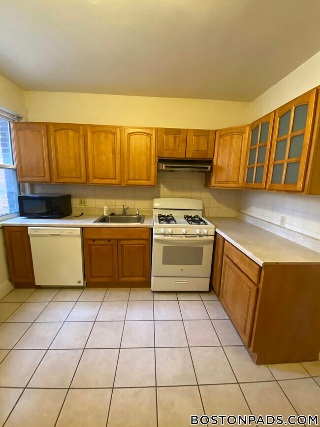 194 Kelton St Unit 1