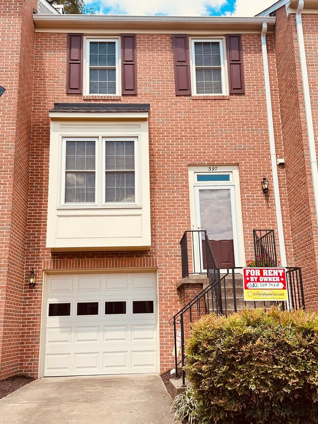 Building Photo - 397 S Pickett St Rental