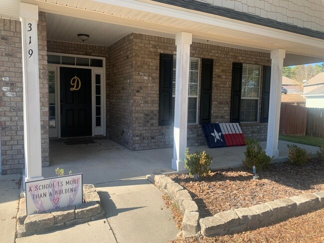 Photo - 319 Scotch Pine Ln