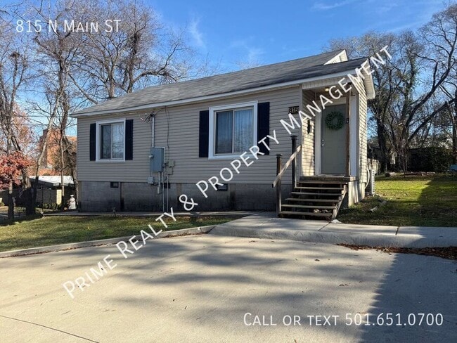 Building Photo - 815 N Main St