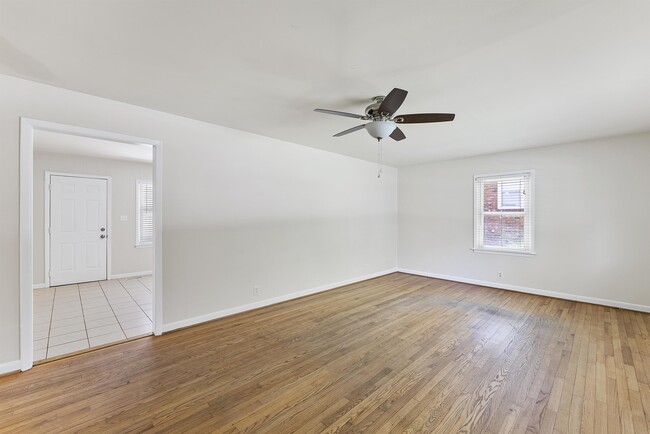 Photo - 2808 Bardwell Rd