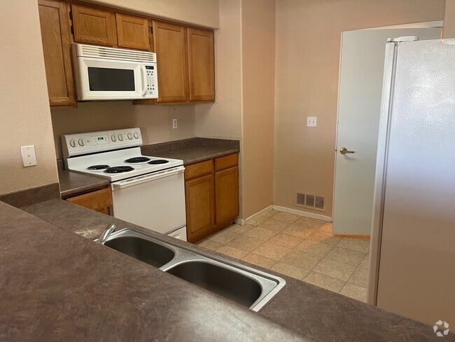 Building Photo - 7255 W Sunset Rd Rental