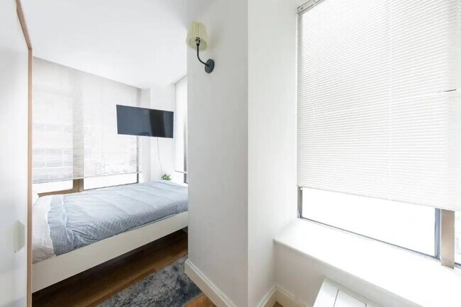 126 Pearl St Unit 23L
