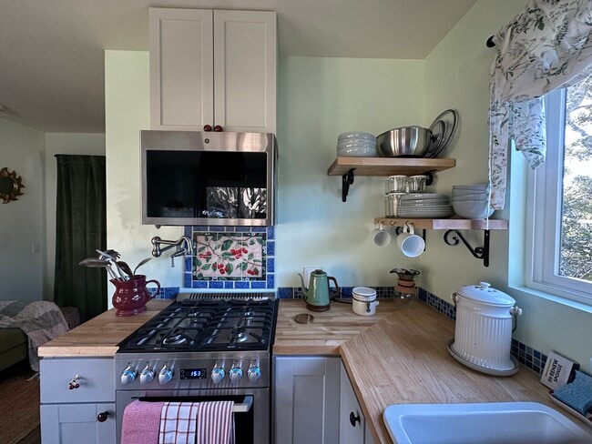 stove - 58 Carlton Dr