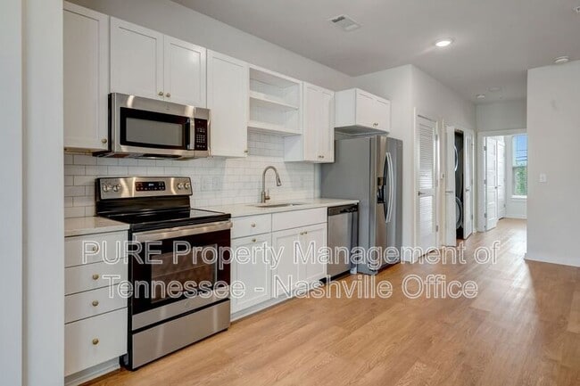 Building Photo - 600 E Trinity Ln Unit 102