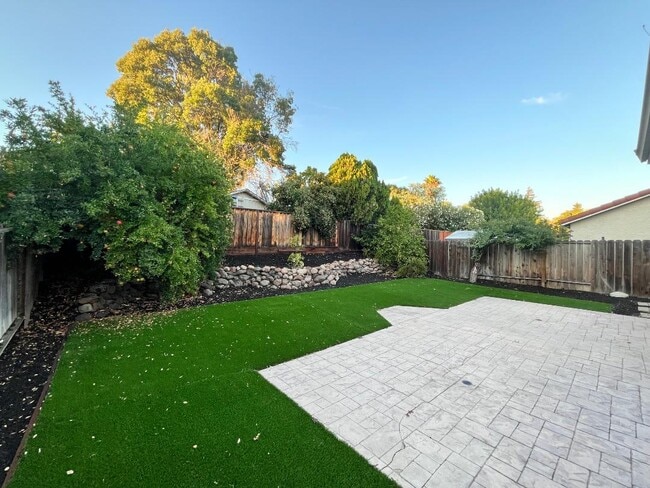 Photo - 5041 Winterglen Way