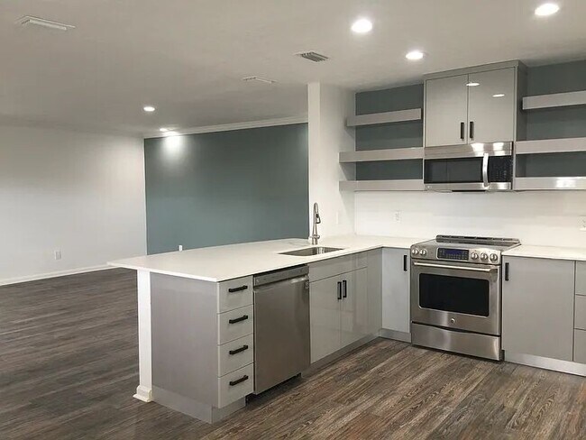 Photo - 6815 Edgewater Dr Unit 301