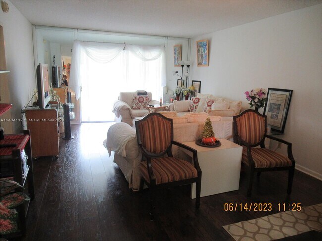 Photo - 1010 Country Club Dr Unit 303