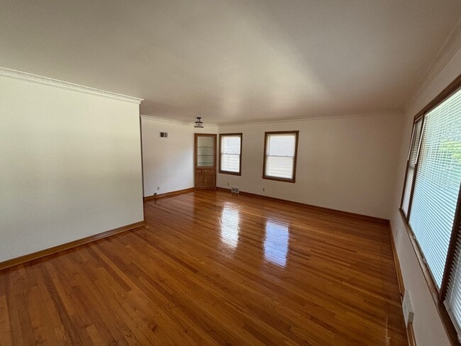 Photo - 361 N 62nd St