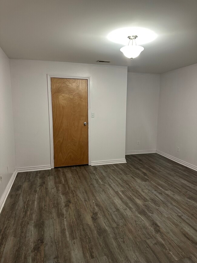 Photo - 1323 Winchester Ave Unit 1323