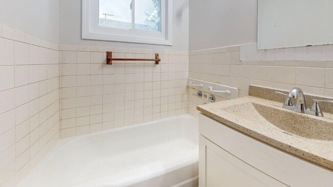 Photo - Charming 2 Bedroom Home in Akron