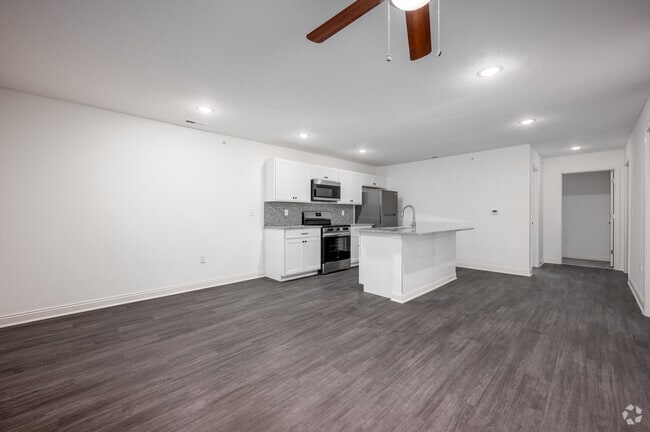 2 habitaciones, 2 baños - 927 pies cuadrados - Sala de estar/Cocina - Compass Flats