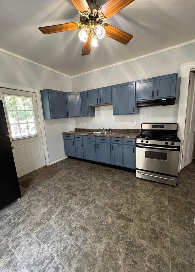 Building Photo - 614 Rush St Rental