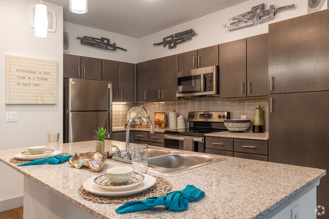 2 habitaciones, 2 baños, 975 pies cuadrados, cocina