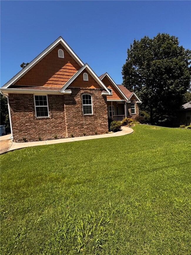 17 Miller Dr