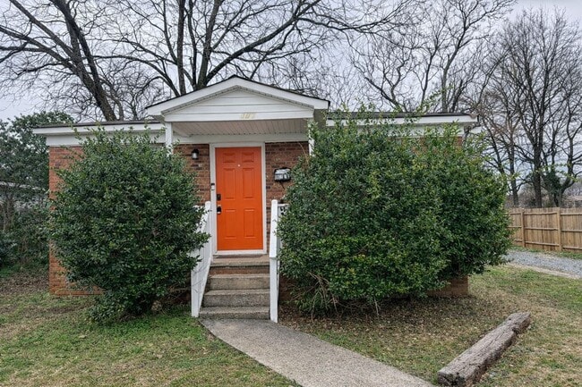 Building Photo - 316 Skyland Ave