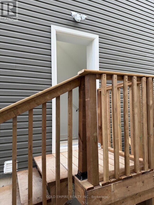 Photo - 1612 Capri Cres
