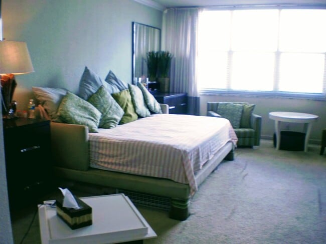 Queen Bedroom - 2501 S Ocean Dr Unit The Wave Hollywood #1527