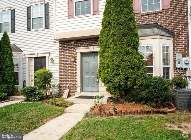 Building Photo - 3 Bedrooms 3 Bathrooms Rental