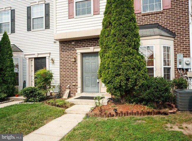 Building Photo - 3 Bedrooms 3 Bathrooms Rental